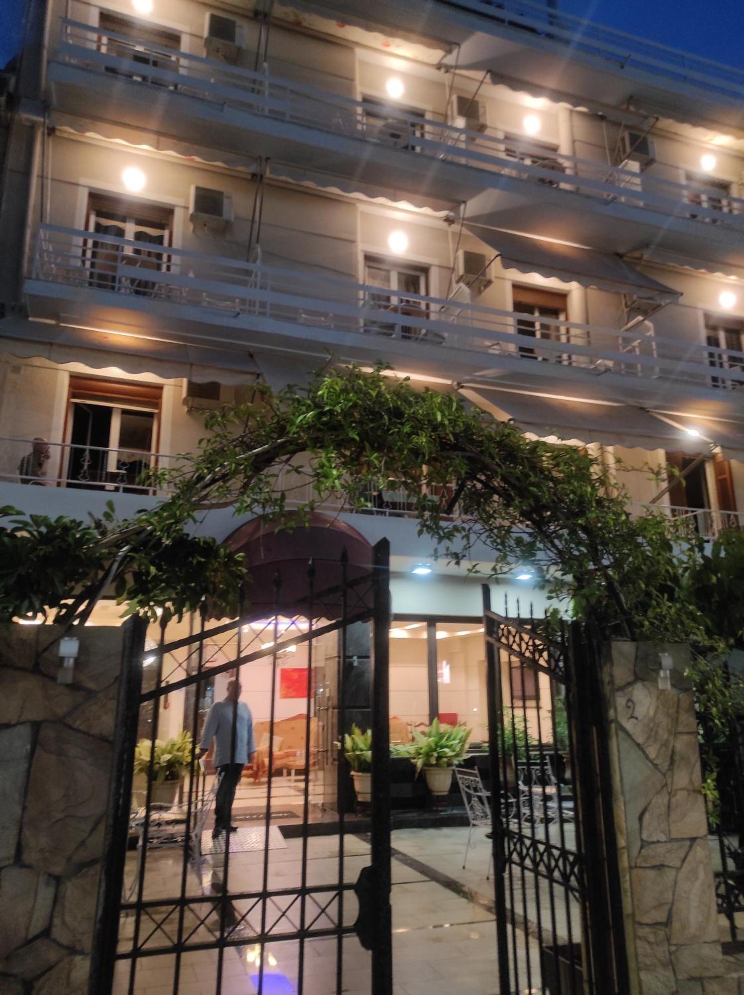 Saint George Hotel Лутра-Едіпсу Екстер'єр фото